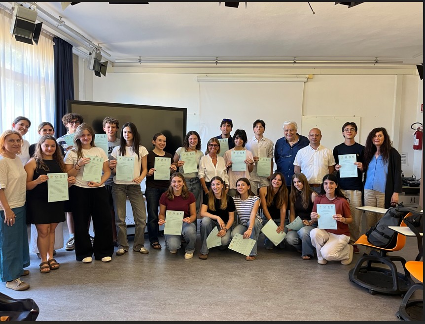 Clicca per accedere all'articolo CERIMONIA CONCLUSIVA DEL PERCORSO DI POTENZIAMENTO-ORIENTAMENTO  "BIOLOGIA CON CURVATURA BIOMEDICA” TRIENNIO 2023-2026.